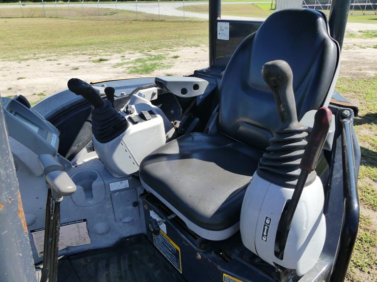2021-deere-35g-image-14