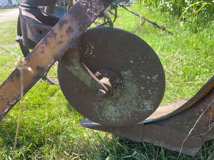 allis-chalmers-16”-one-bottom-pull-type-moldboard-plow-image-18
