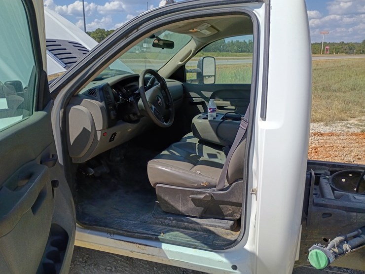 2013-gmc-sierra-3500-image-46