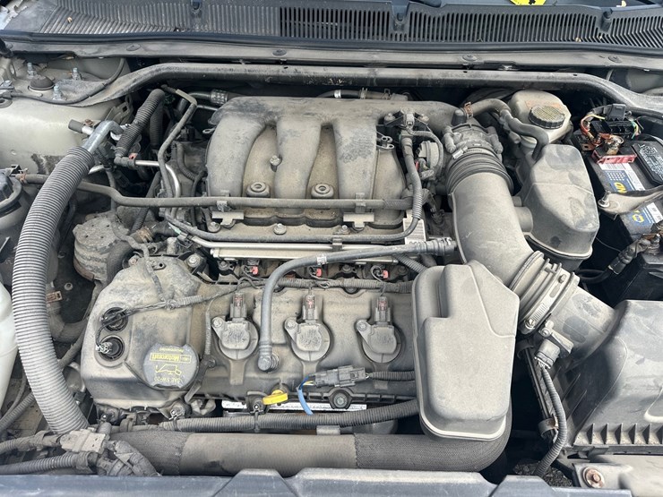 #2644-•-2013-ford-taurus-sedan-image-36