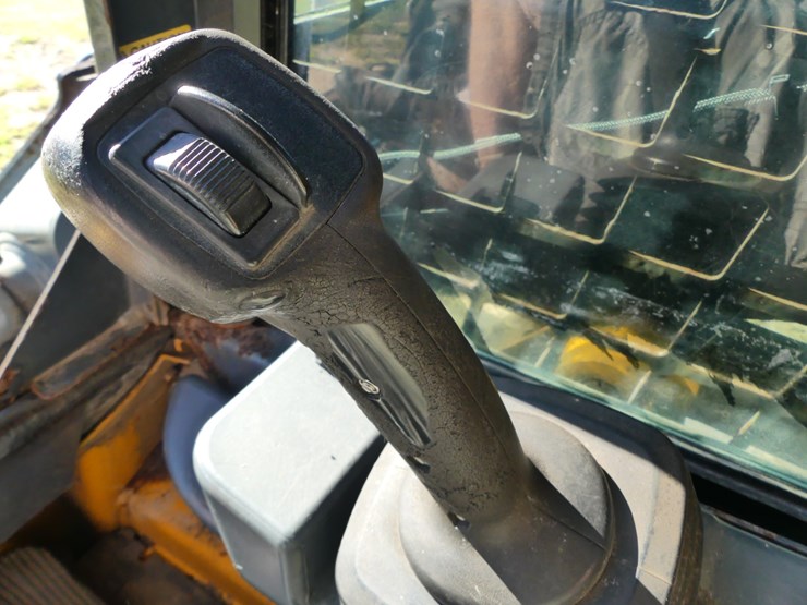 2016-deere-317g-image-15