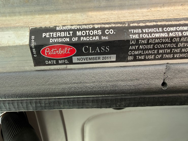 2012-peterbilt-367-image-22