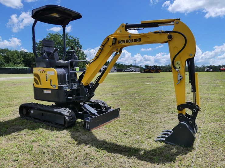 2023-new-holland-e17c-image-2