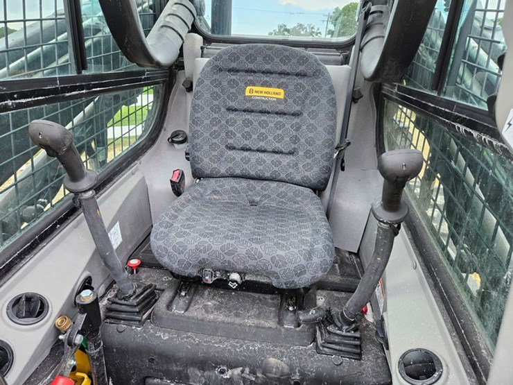 new-holland-l334-image-31