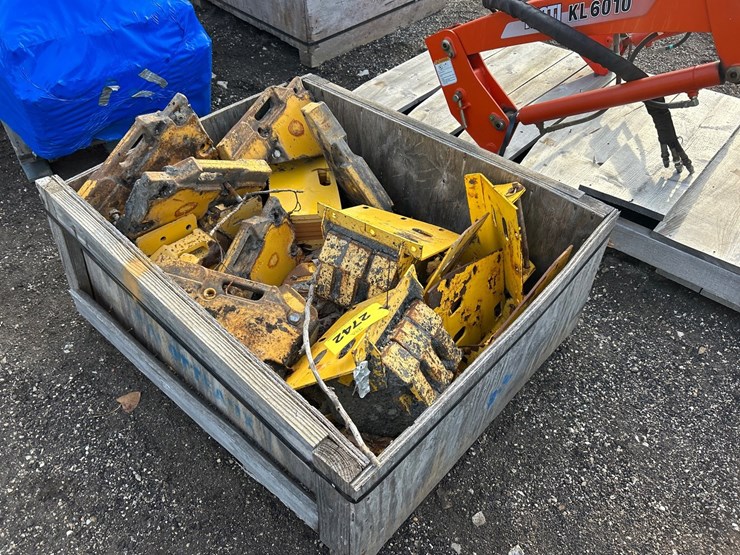 #2742-•-tote-of-misc.-equipment-counterweights-image-2