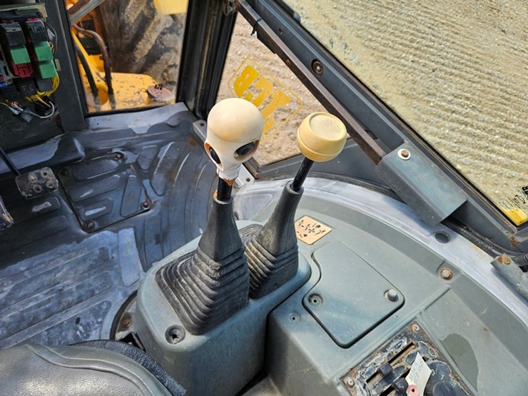 jcb-214s-image-35