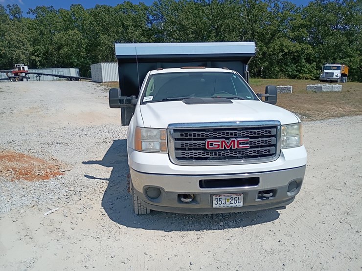 2013-gmc-sierra-3500-image-19