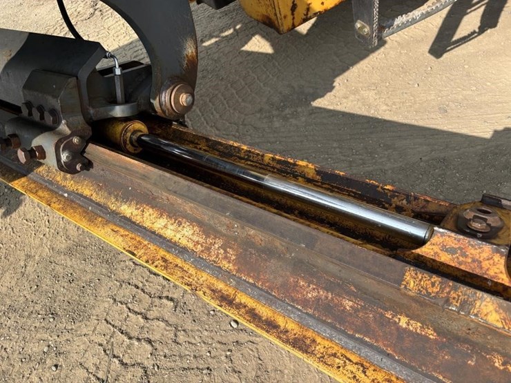 2009-deere-772g-image-11