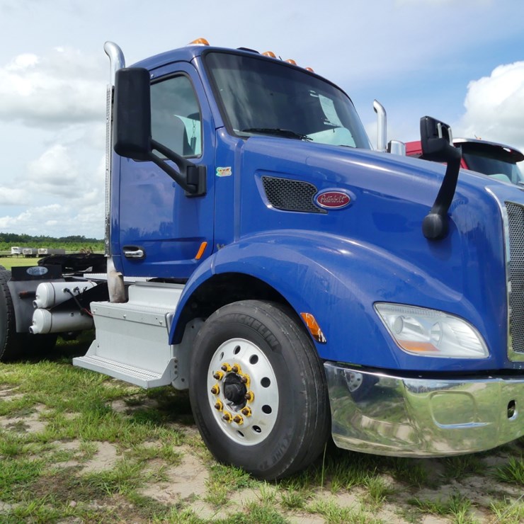 2017 PETERBILT 579