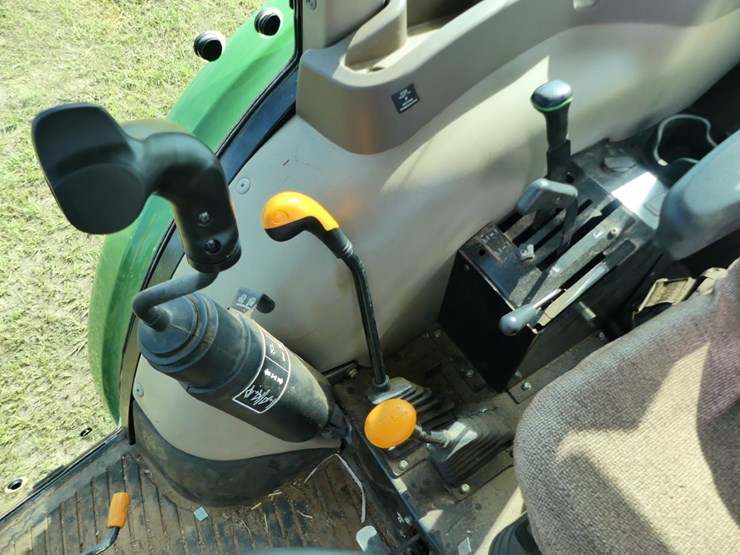 2013-john-deere-5055e-image-12