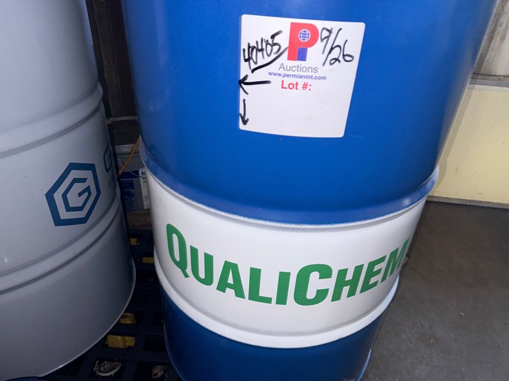 section-w/-4--55-gal-drums-&-5-gal-pails-mostly-full-of-machining-cooling-lubricants-w/-hand-pumps-&-catch-pans-image-2