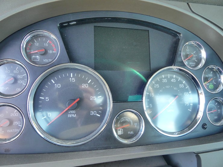 2018-kenworth-680-image-16