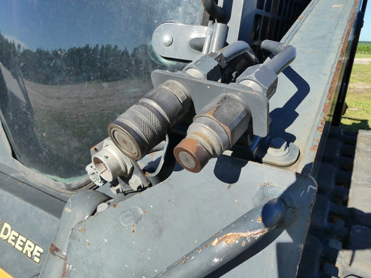 2017-deere-317g-image-13