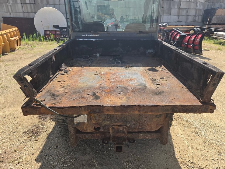 2004-bobcat-toolcat-5600-image-14