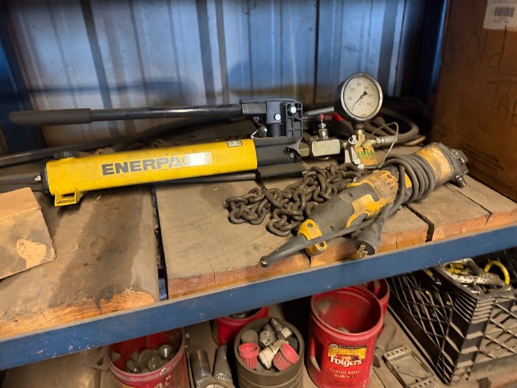 (13)-shelves-w/-welding-related-tools,-wire-&-power-tools-image-9