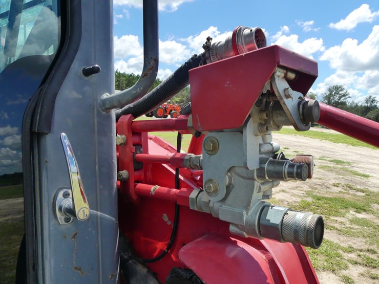 2019-takeuchi-tl8-image-12