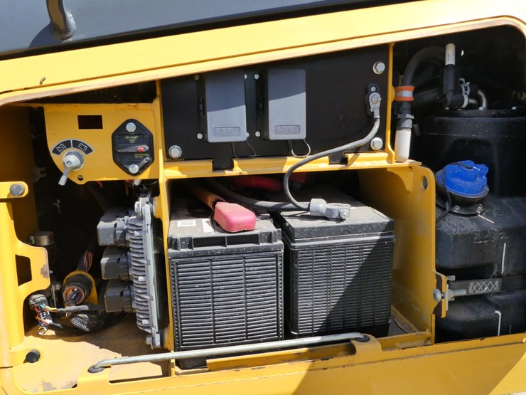 2019-deere-450k-lgp-image-11