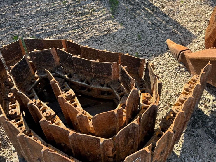 metal-tracks-image-2