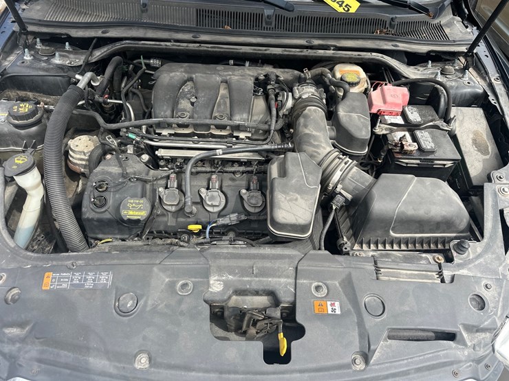 #2645-•-2012-ford-taurus-sedan-image-35