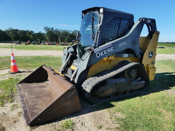 2016-deere-317g-image-2