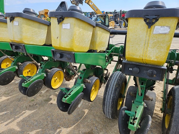 john-deere-7200-image-40