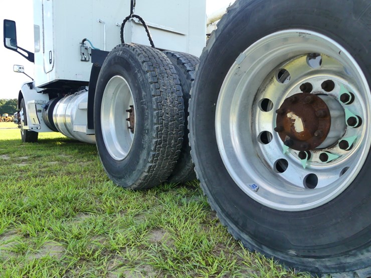 2018-peterbilt-579-image-5
