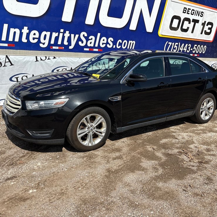 #2642 • 2013 Ford Taurus Sedan