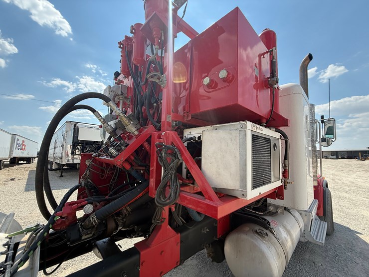 2013-peterbilt-367-image-18