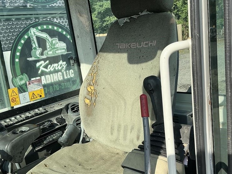 2018-takeuchi-tb260-image-12