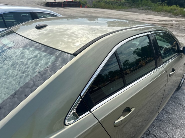 #2644-•-2013-ford-taurus-sedan-image-14
