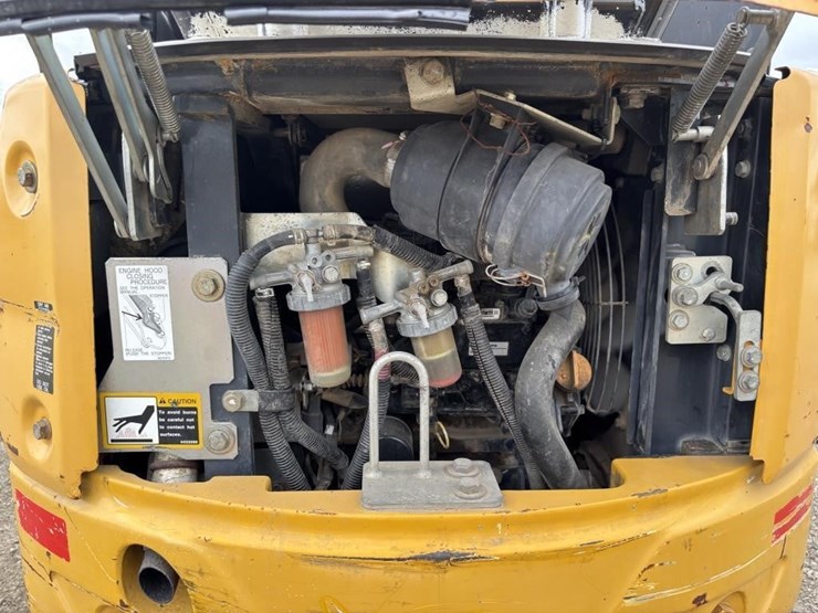 2016-deere-17g-image-39