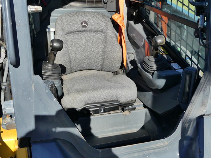2023-deere-333g-image-12