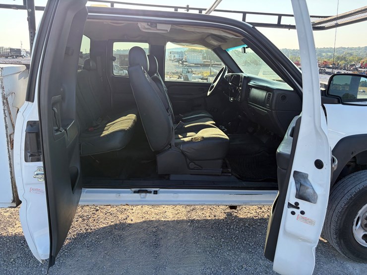 2005-chevrolet-silverado-2500hd-image-19