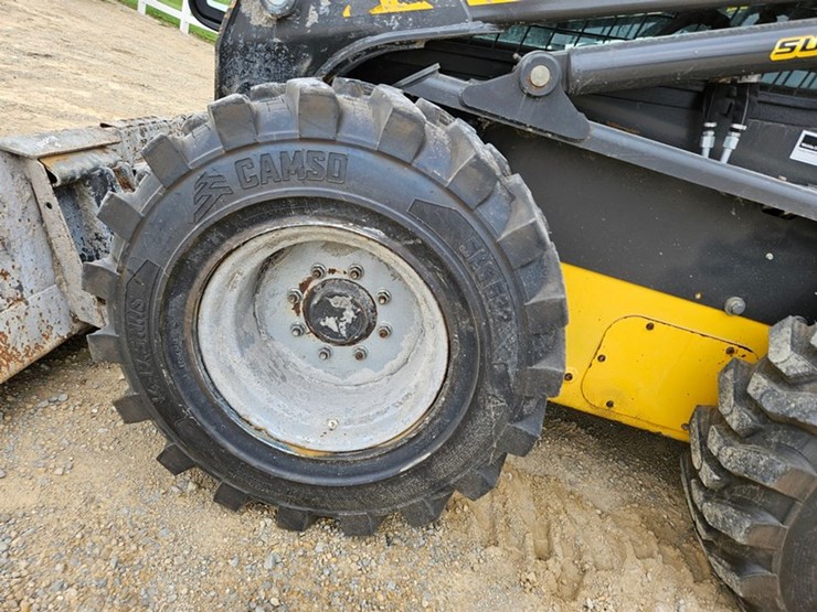 new-holland-l334-image-34