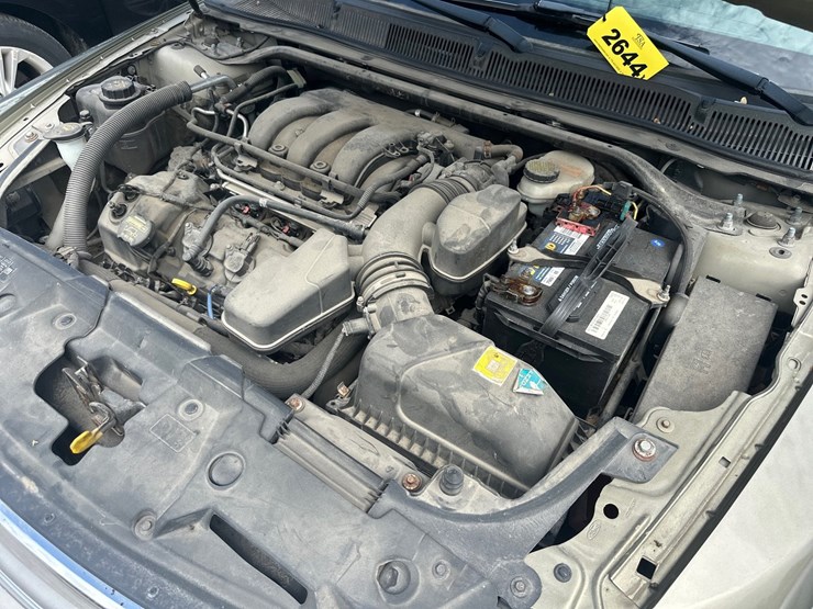 #2644-•-2013-ford-taurus-sedan-image-34