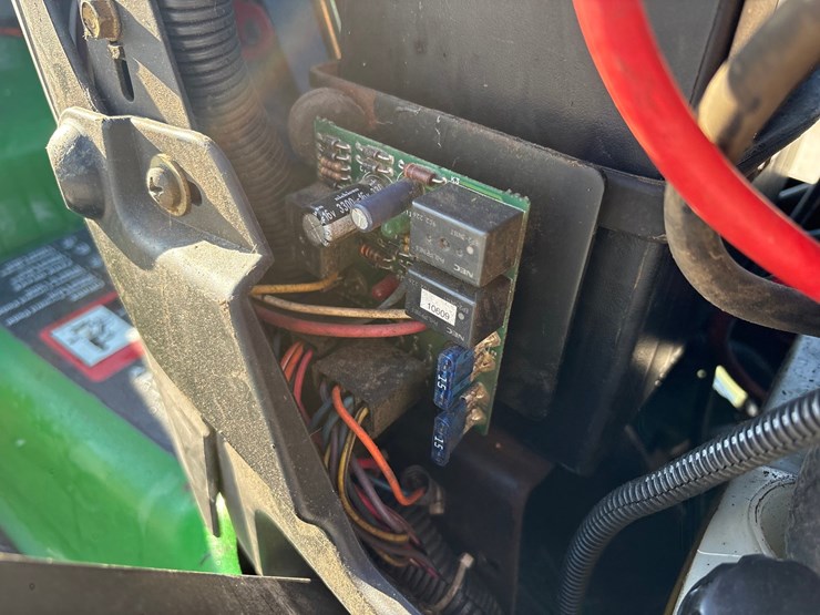 john-deere-345-image-31