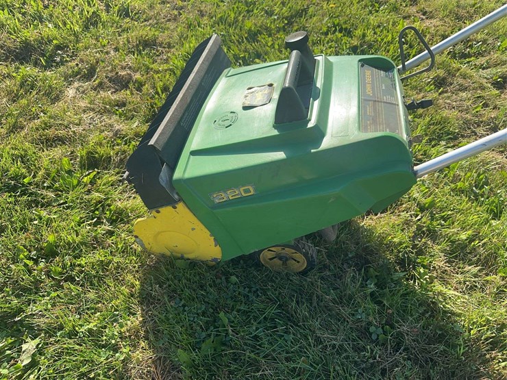 john-deere-320-snow-thrower-image-7