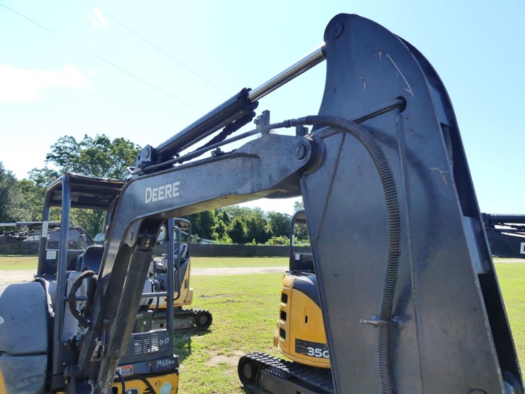 2021-deere-35g-image-10