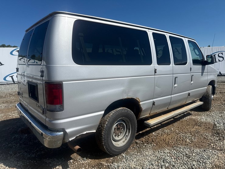 2010-ford-e350-image-5