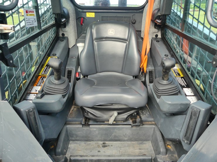 2023-deere-331g-image-12