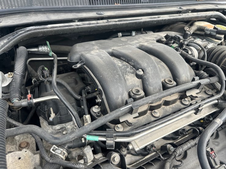 #2645-•-2012-ford-taurus-sedan-image-40