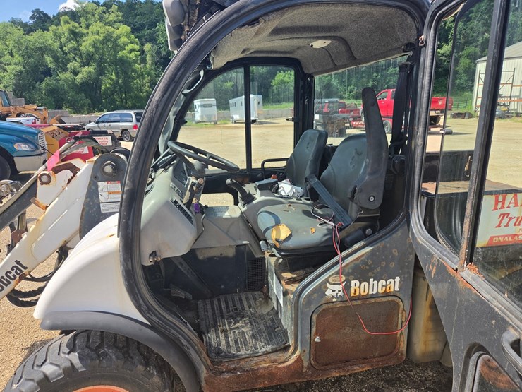 2004-bobcat-toolcat-5600-image-21