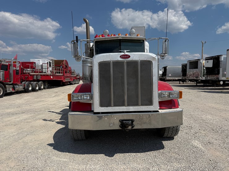 2013-peterbilt-367-image-3