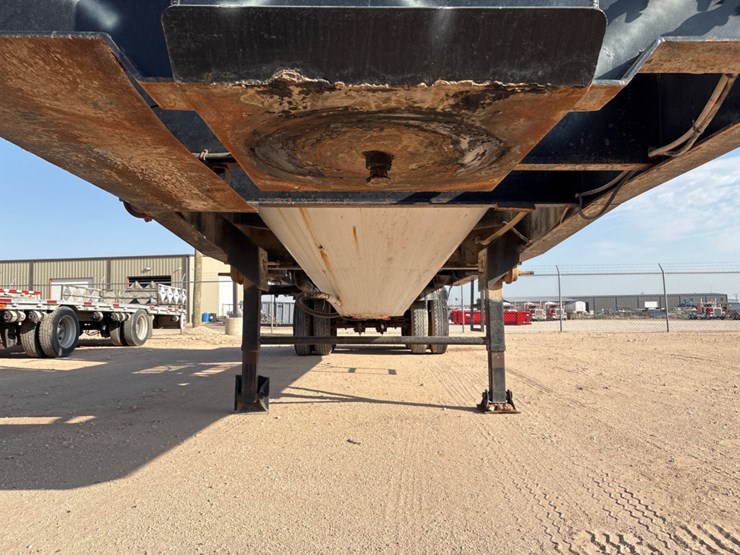 shopbuilt-t/a-2-pod-dry-bulk-transport-trailer-image-8