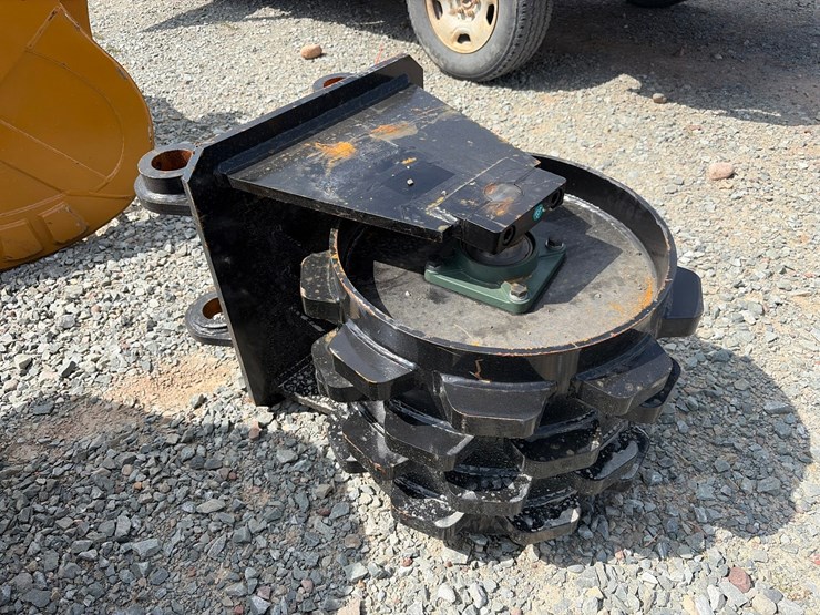 caterpillar-320-image-4