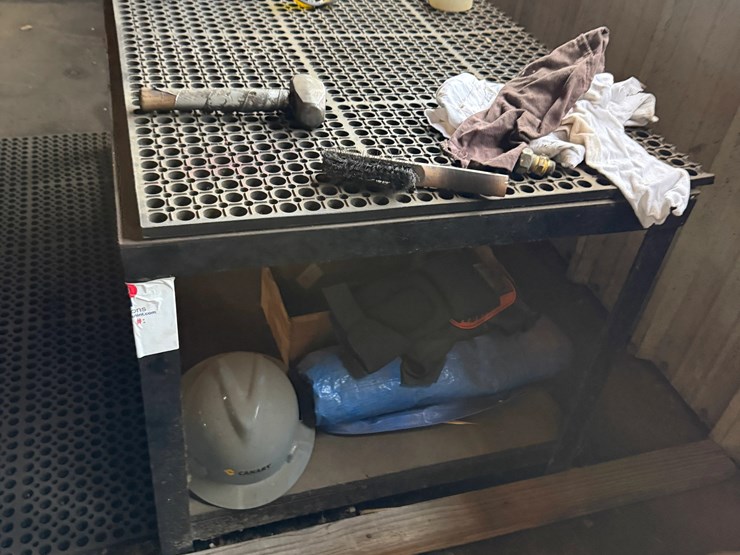 5’-x-2.6’x-2.6’-metal-work-table-image-3