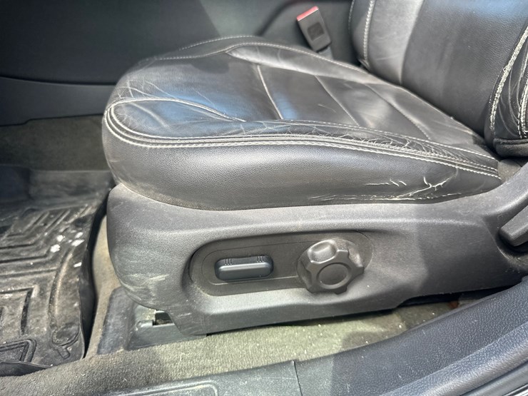 #2642-•-2013-ford-taurus-sedan-image-25