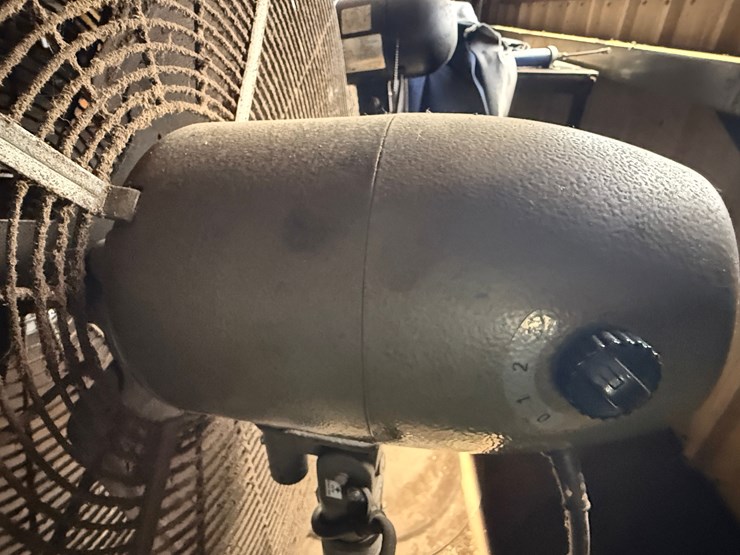 (3)-global-30”-pedestal-shop-fans-image-4