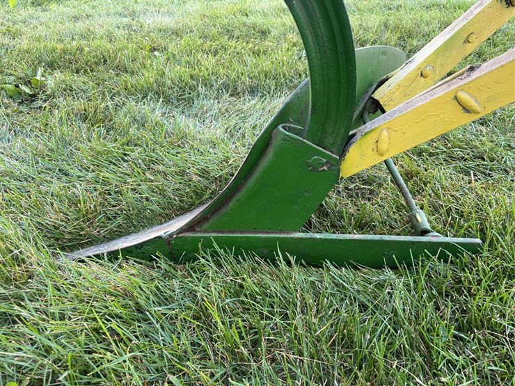 john-deere-12-image-11