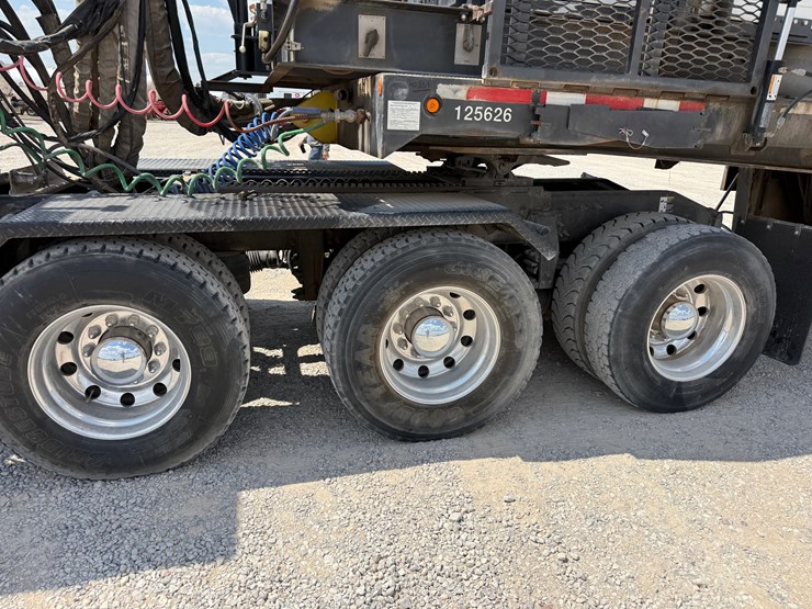 2012-peterbilt-367-image-10